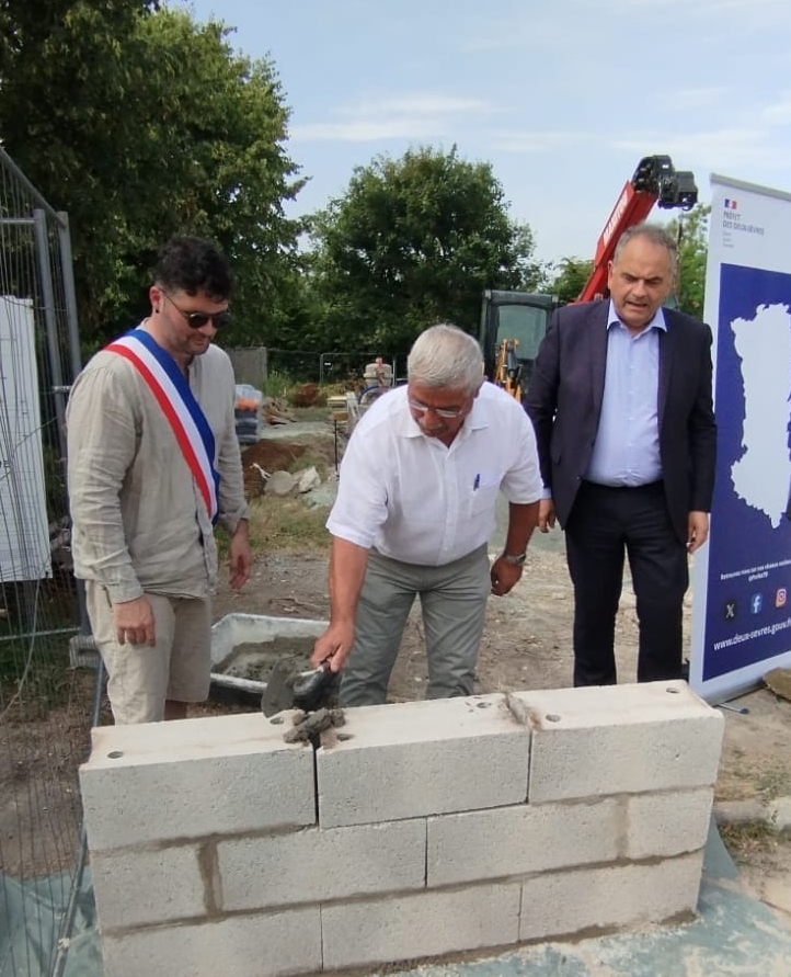 Pose de la première pierre de la MAM
