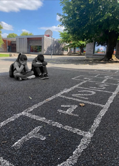 NON A LA FERMETURE DE CLASSES DANS NOS VILLAGES
